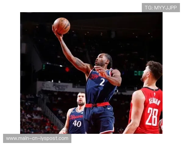 伦纳德弧顶跳投命中，快船在末节实现逆袭