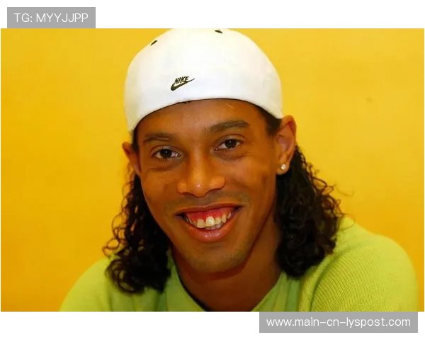 小罗笑容回归,花式过人引全场欢呼 小罗笑容回归,花式过人引全场欢呼